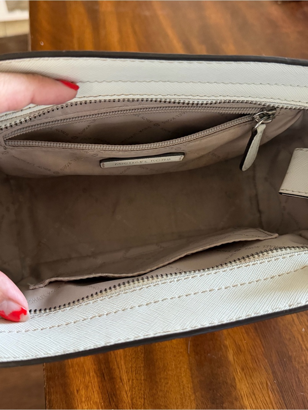 Michael Kors Cream Studded Crossbody Shoulder Bag - Picture 3 of 4